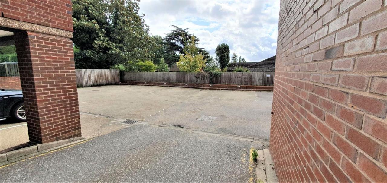 Cliftonville Heights - 2 Bed Away From * Northampton